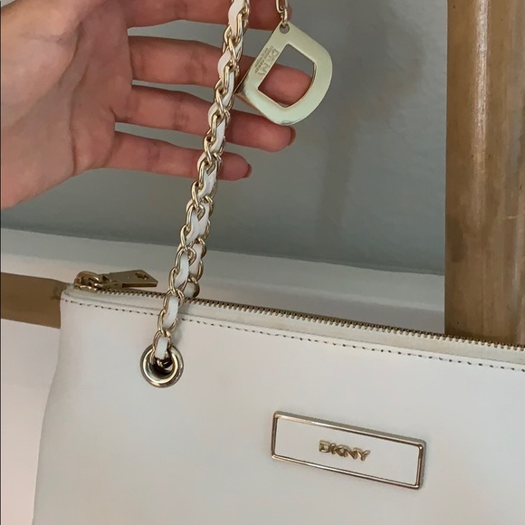 DKNY Genuine leather handbag - Picture 2 of 6